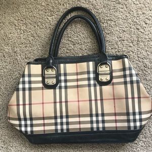 Burberry leather purse
